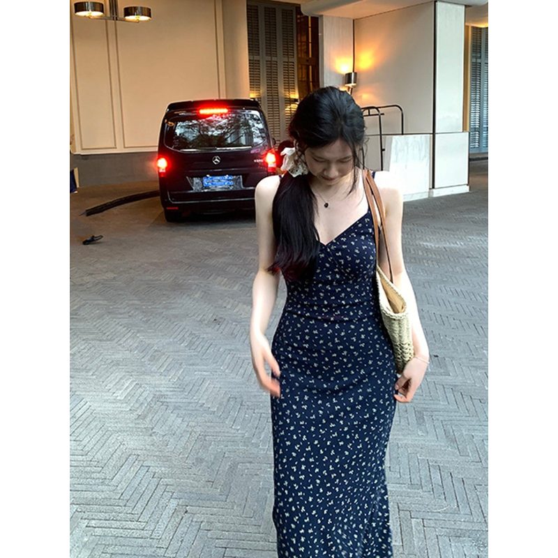 碎花V领吊带长裙 女夏季收腰显瘦长款